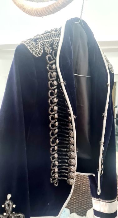 Sacou dama pana in talie.