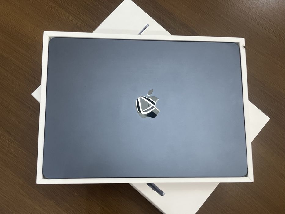 MacBook M 2 | 8 GB 256