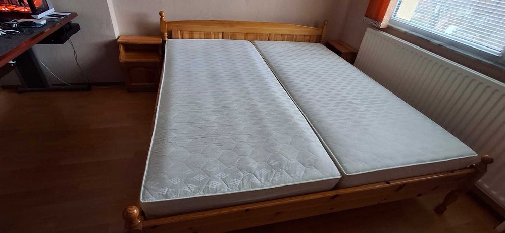 Спалня от естествена дървесина