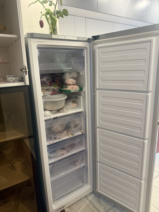 Продам морозильник beko