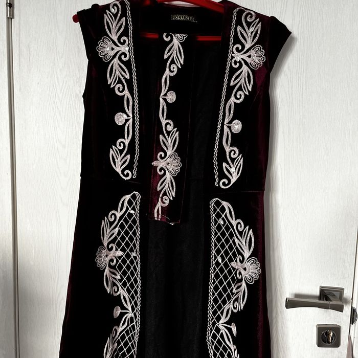 Камзол длинный бордовый