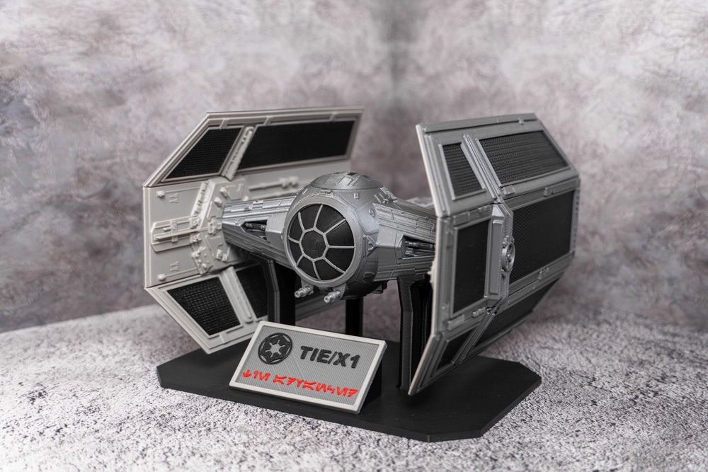 TIE/X1-модель истребитель Дарта Вейдера из вселенной Star Wars
