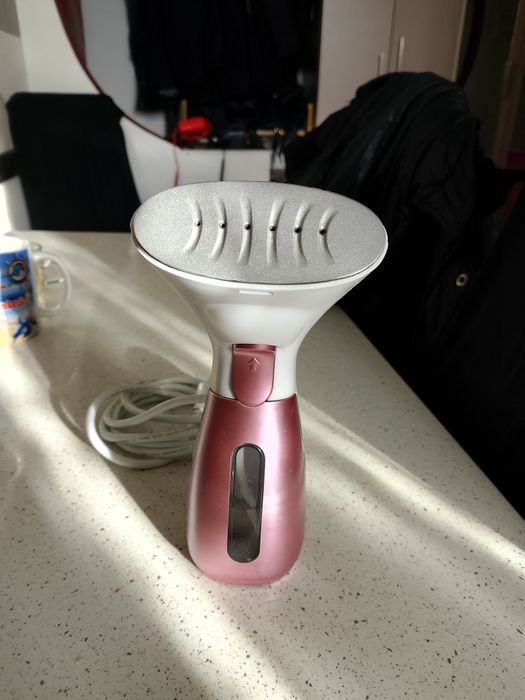 Mașina de călcat vertical cu abur