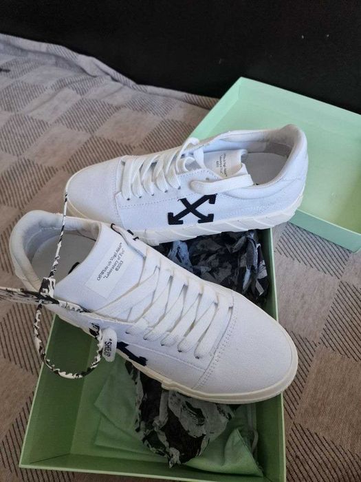 Off-White  Vulcanized low-top sneakers