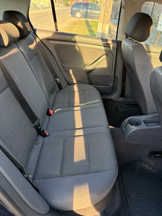 Volkswagen Golf 5 1.6 benzină – 2005