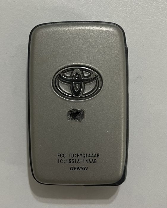 Продам смарт ключ от камри 40