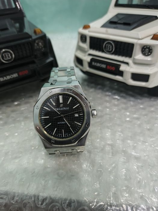 Soat yangi deyarli taqilmagan qirilgan chizilgan joylari yoʻq