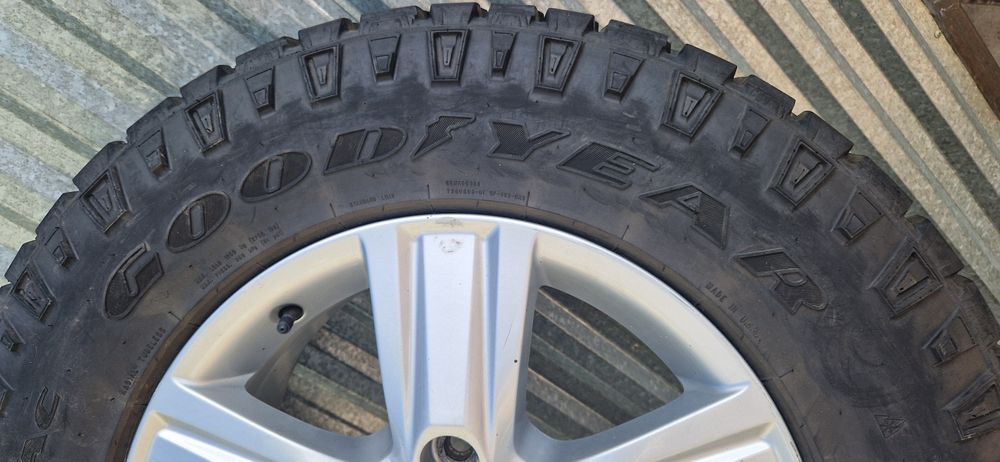 Отличная резина с дисками для Крузака