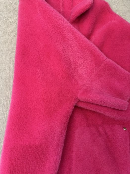 Дамско палто в ярко розов цвят
