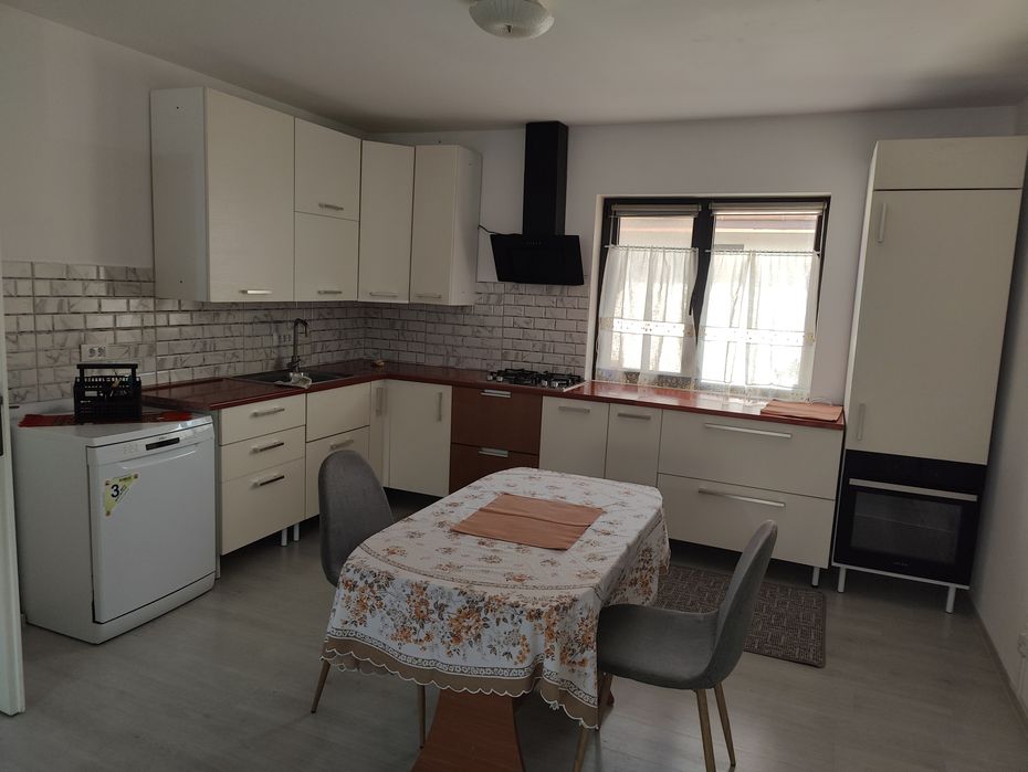 Inchiriz apt 3 camere 90mp