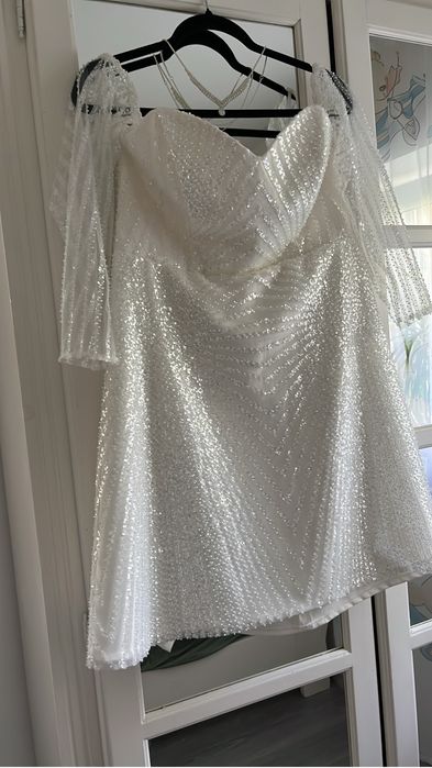 Vand rochie marimea 44 pe corset mai multe detali in privat