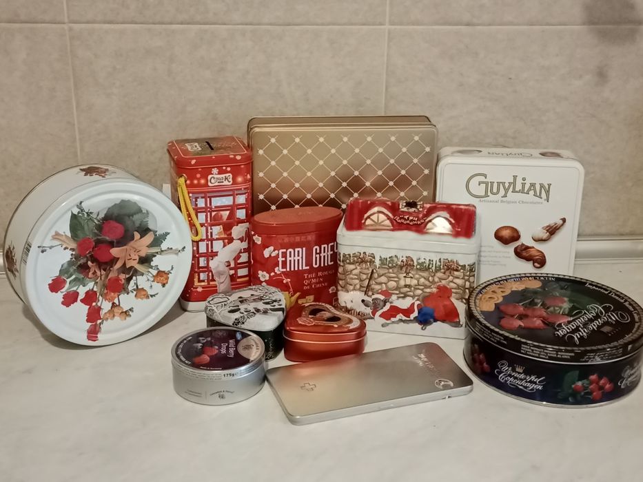 Продам подарочные жестяные баночки и вазы