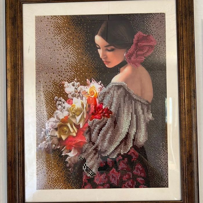 Картина бисером " девушка с букетом"