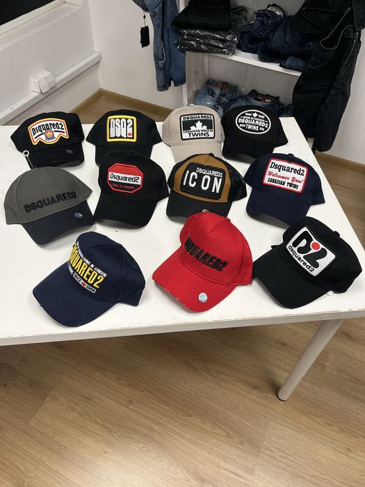 Шапки Dsquared2.