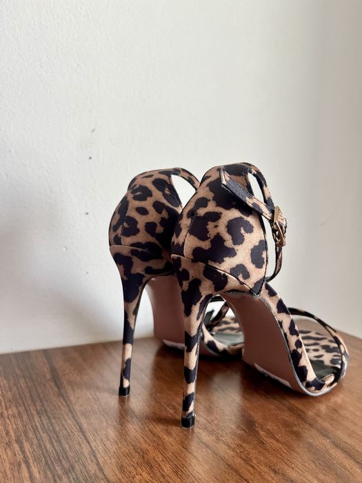 Продам классические босоножки