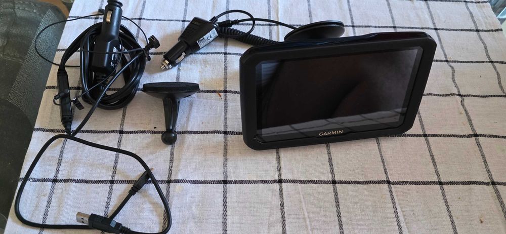 Навигация за камион Garmin Dezl 770 7 инча карти за цяла Европа и Турция пълен комплект