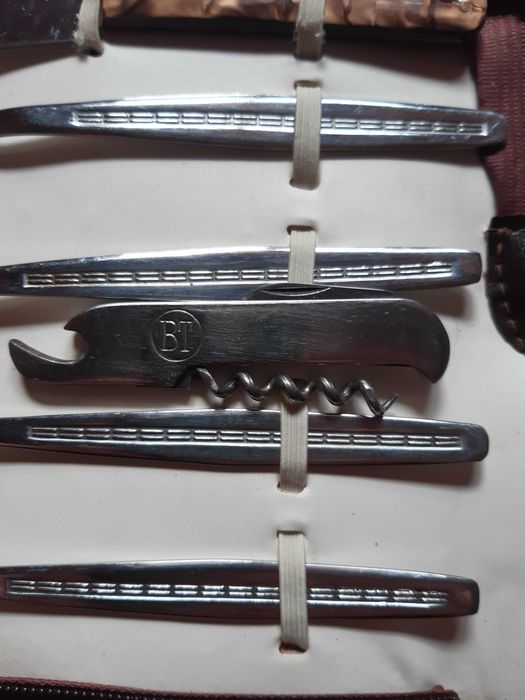 Комплект-вилици,лъжици и нож "ВТ" в стилен несесер,ретро