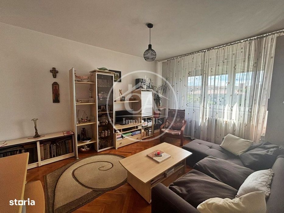 Apartament de vanzare cu 3 camere in zona Dacia Oradea