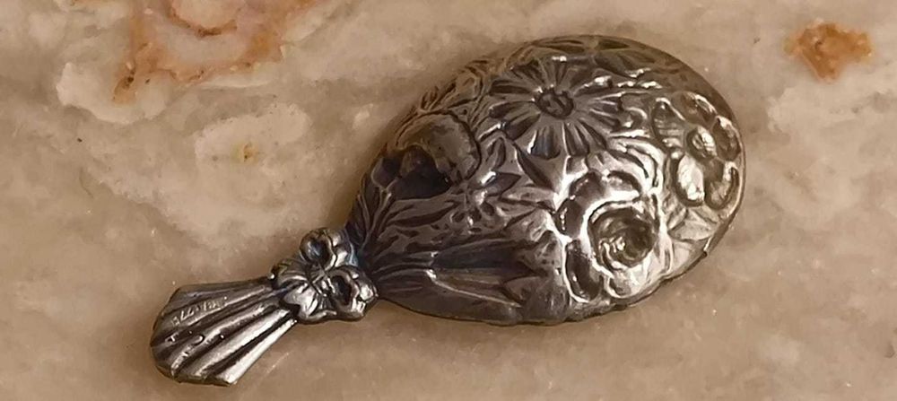 Много красива сребърна лъжица ръчна изработка