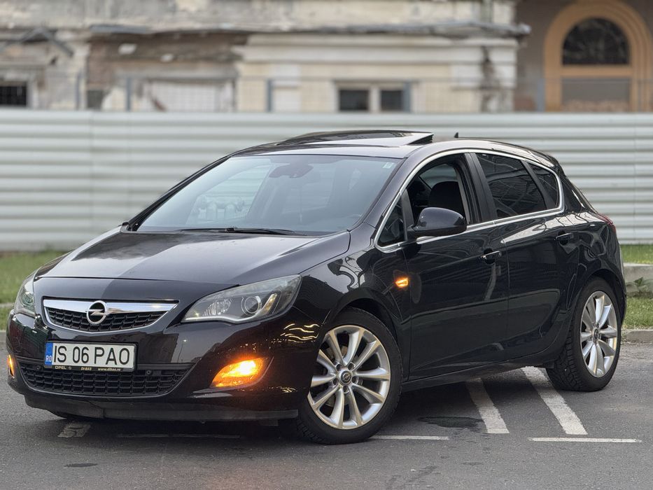 Opel Astra J - 2010// Automata // Trapa •Xenon• Piele• Sonorizare Hi-fi• Navi•Senzori • Cauciucuri NOI