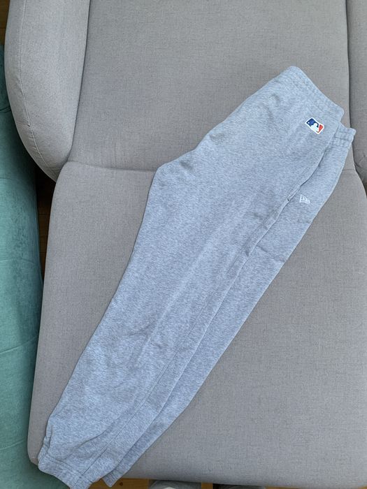 Pantaloni trening /New Era / barbati