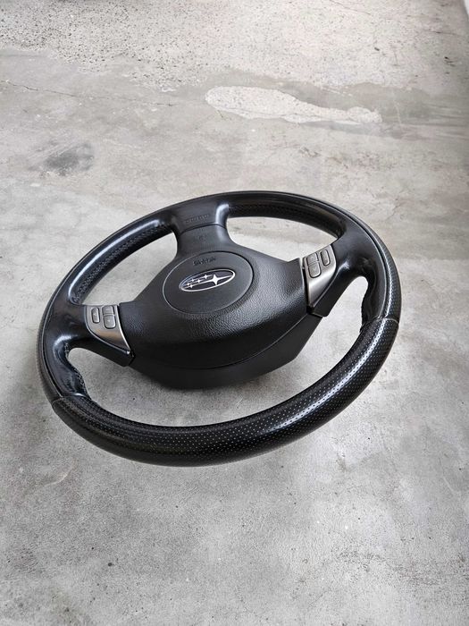 Momo волан за Субару Outback