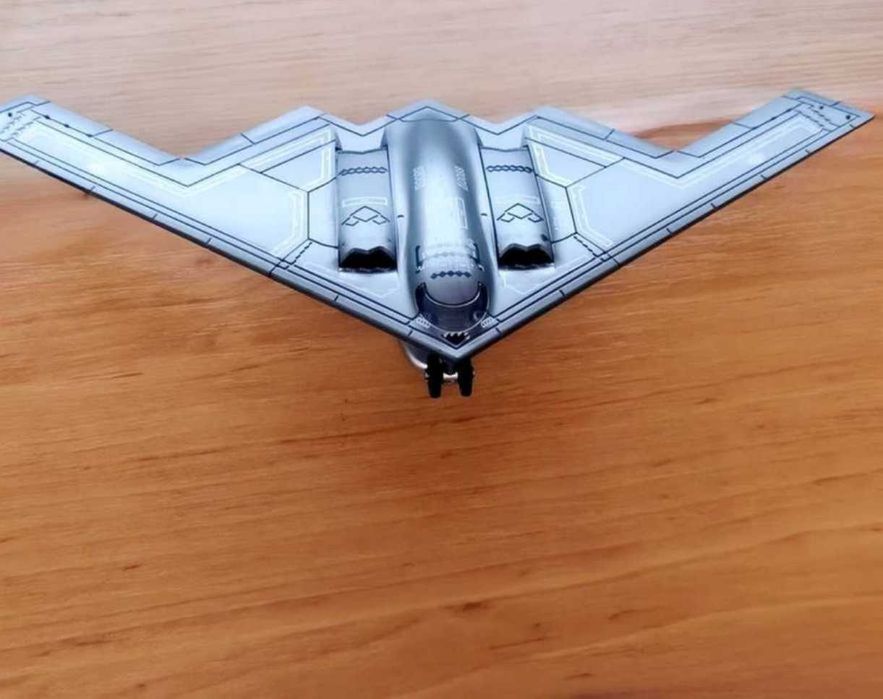 Macheta Avion B2 Spirit Bomber USA 1:200 27 cm