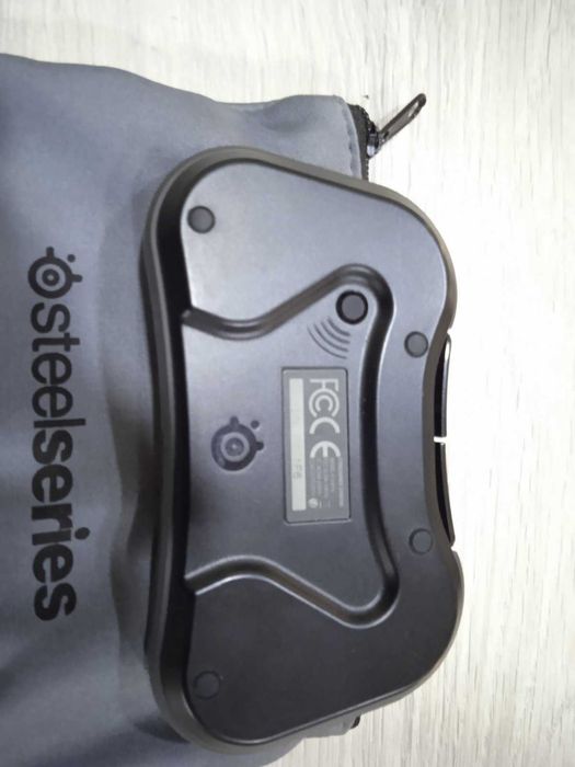 Безжичен контролер за игри на SteelSeries Stratus (черен)