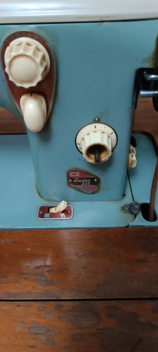 Продам швейную машинку