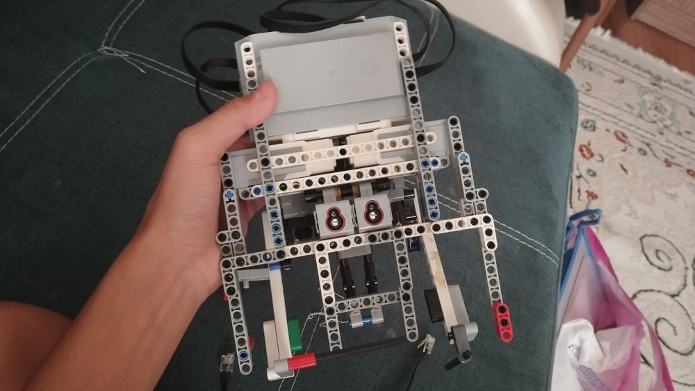 Продам Робота по частям