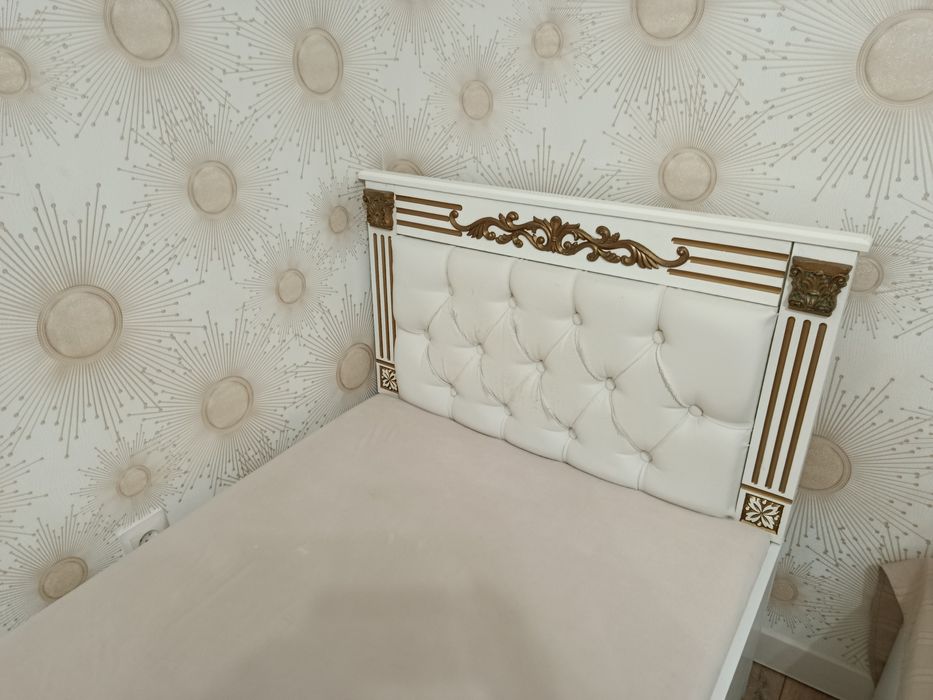 Срочно продам кровати размер 90*200 , с матрацем