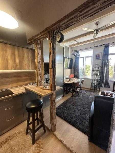 Дава се под наем Двустаен апартамент в Бургас, Център - 43 кв.м за 612 € - Снимка #2