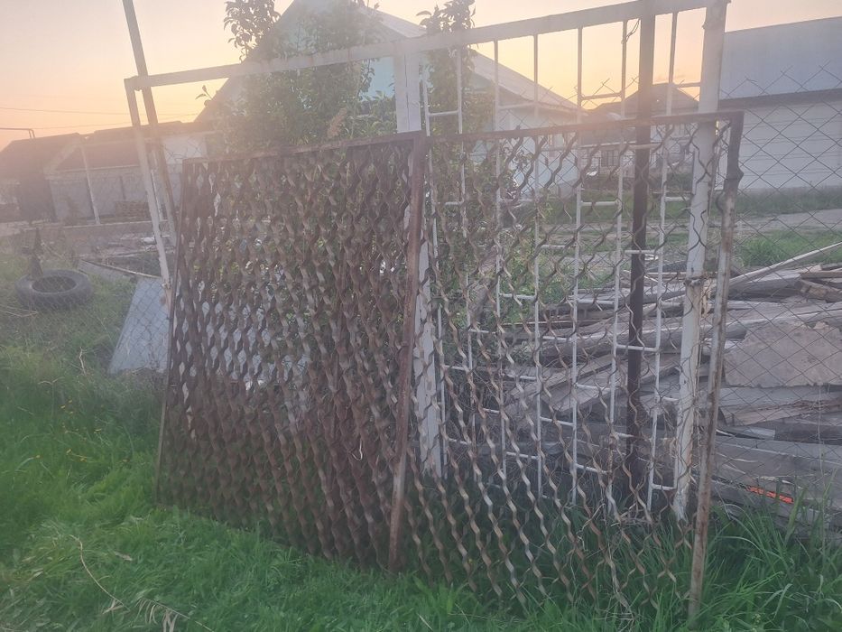 Продаётся железная решётка
