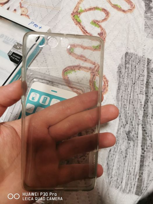 Vând husă nouă Huawei P10 Plus Nillkin smocked clear