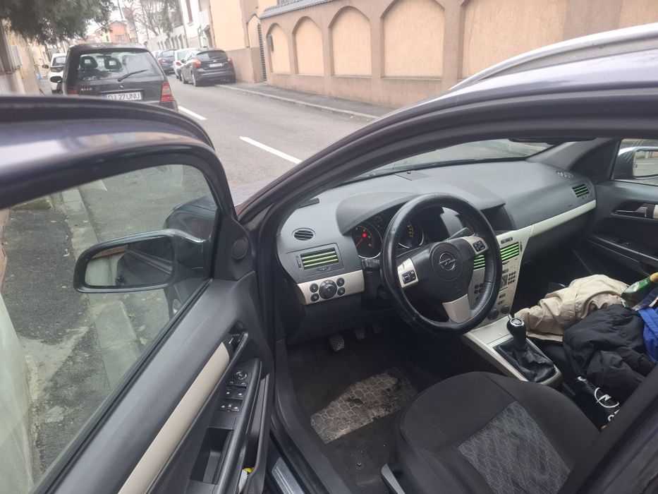 Vând Opel astra h1.9