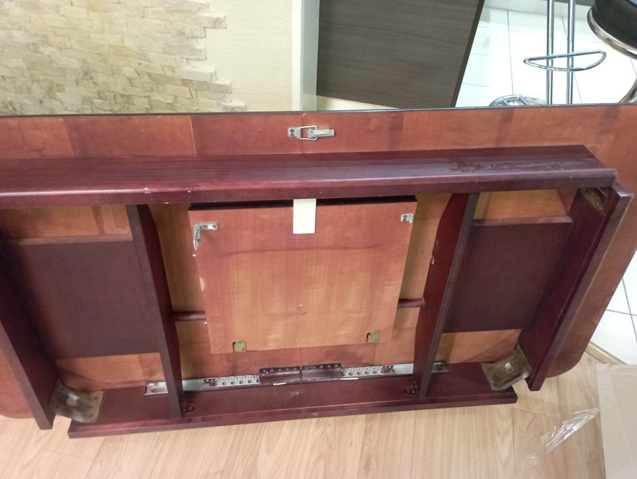 Стол для гостиной