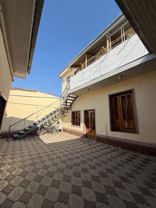 2 sotixli tayyor hovli ko‘plab jihozlari bilan birga sotiladi.