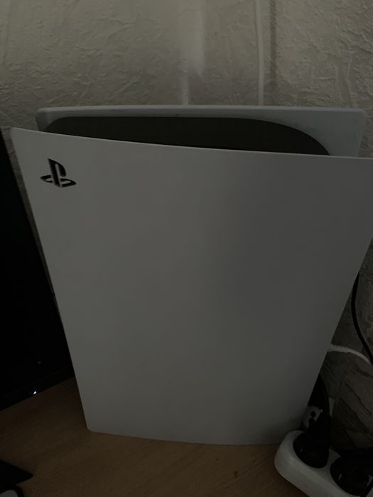 Продам новую PS5