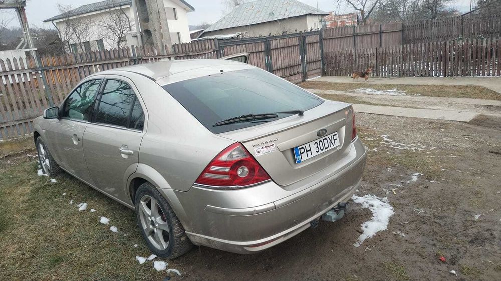 Vand Ford Mondeo din 2005 intreg sau pentru dezmembrat