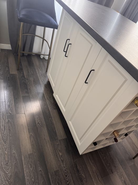 Vand masa din mdf frezat si vopsit +4 scaune