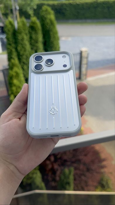 Husa iPhone 17 pro RIMOWA