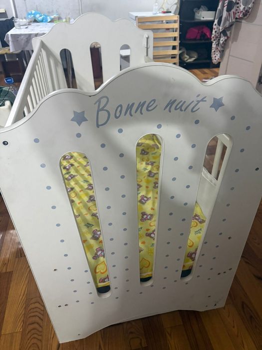 Продам кровать с маятником