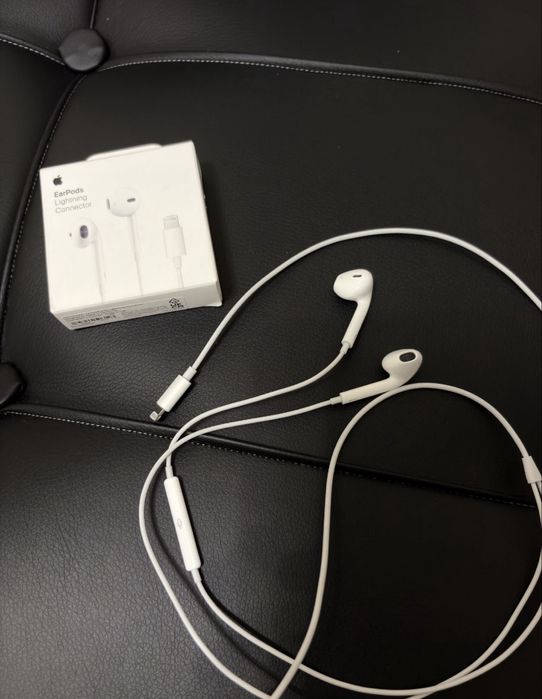 Продам наушники Apple Ligthing.