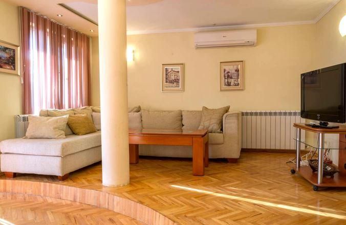 Дава се под наем Къща в Бургас, Ветрен - 250 кв.м за 1020 € - Снимка #7