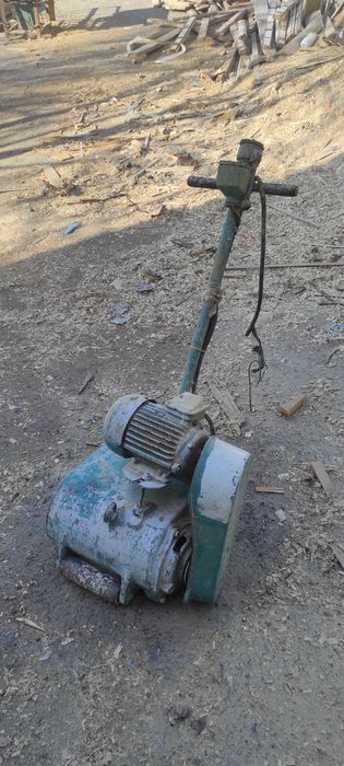 Паркетно строгальная машина