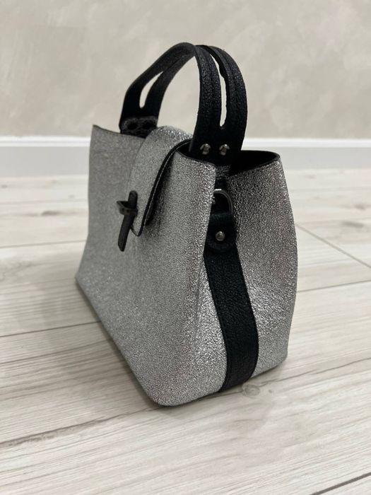 Продам шикарную сумку цвет серебристый люрекс