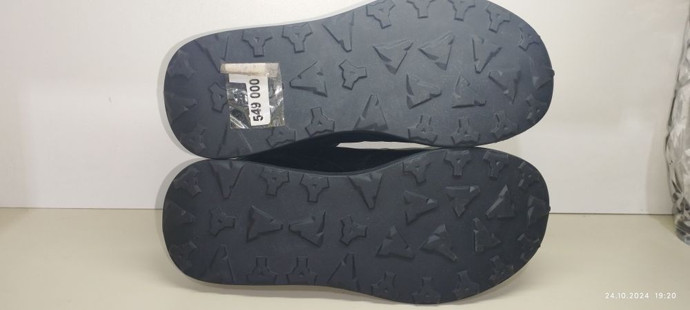 Продаю из чистой кожи кроссовки!