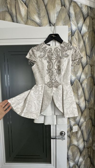 Продам жаккардовый камзол