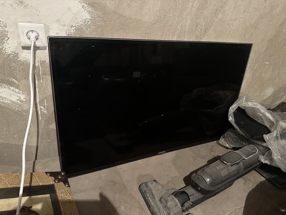 Телевизор самсунг в идеальном состояние