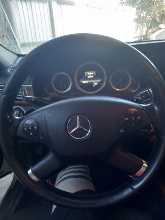 Dezmembrez Mercedes E class